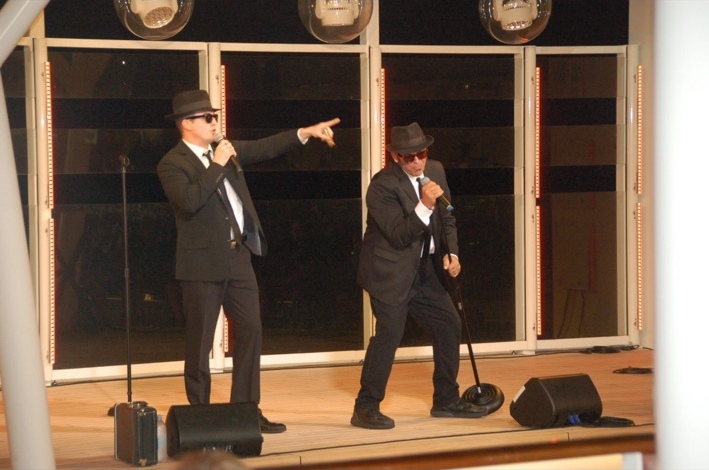 Robert Vicens performing onstage as part of a vocal duo