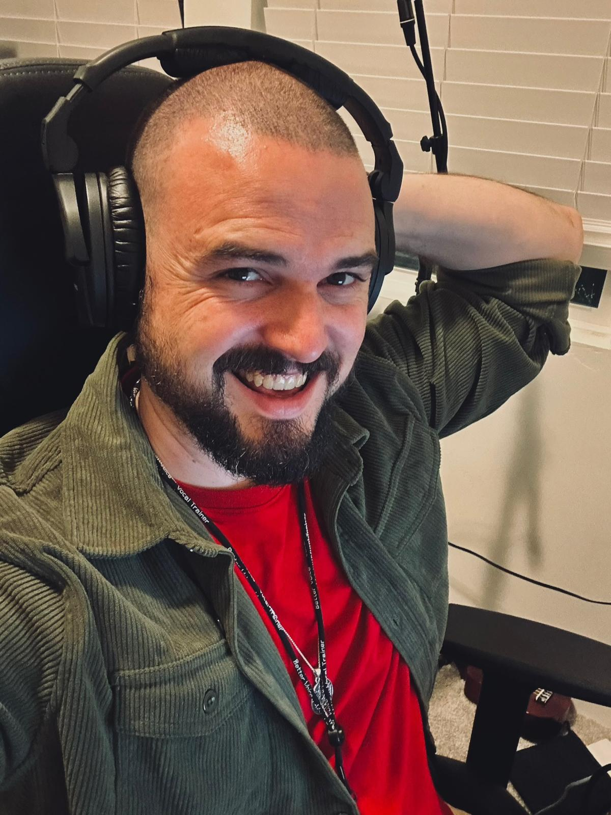Robert Vicens, artist name Ravicens, smiling while wearing headphones